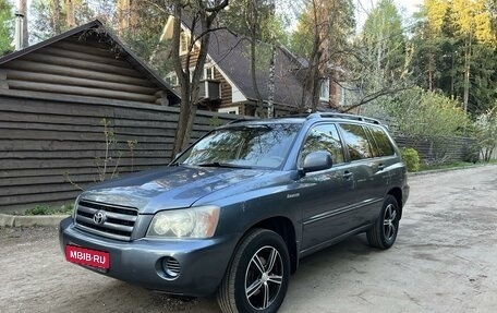 Toyota Highlander III, 2004 год, 1 345 000 рублей, 1 фотография