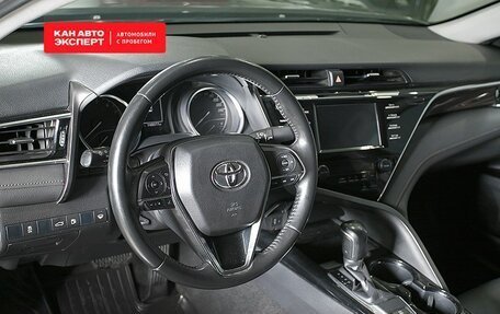 Toyota Camry, 2018 год, 2 556 800 рублей, 3 фотография