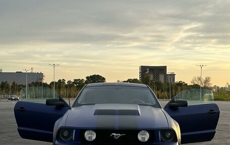 Ford Mustang VI рестайлинг, 2006 год, 2 350 000 рублей, 6 фотография