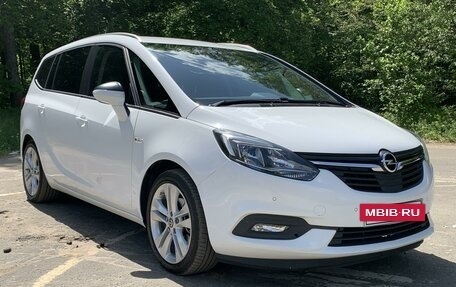 Opel Zafira C рестайлинг, 2018 год, 1 780 000 рублей, 5 фотография