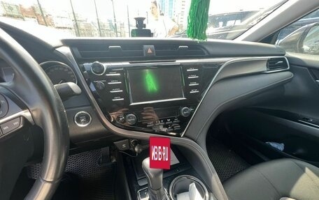 Toyota Camry, 2018 год, 2 700 000 рублей, 2 фотография