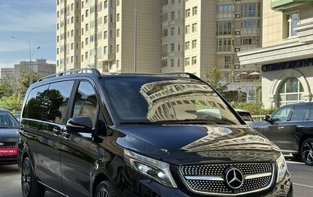 Mercedes-Benz V-Класс, 2015 год, 4 290 000 рублей, 2 фотография