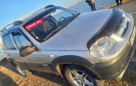 Chevrolet Niva I рестайлинг, 2011 год, 590 000 рублей, 2 фотография