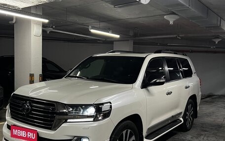 Toyota Land Cruiser 200, 2017 год, 6 950 000 рублей, 1 фотография