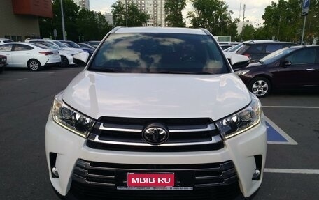 Toyota Highlander III, 2018 год, 4 799 000 рублей, 1 фотография