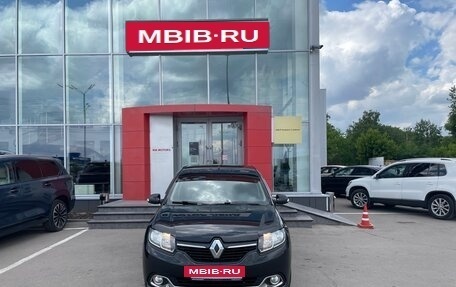 Renault Logan II, 2017 год, 915 000 рублей, 2 фотография