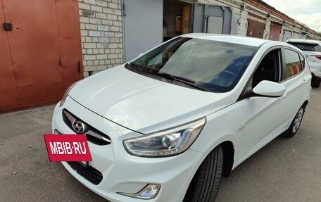 Hyundai Solaris II рестайлинг, 2013 год, 670 000 рублей, 2 фотография