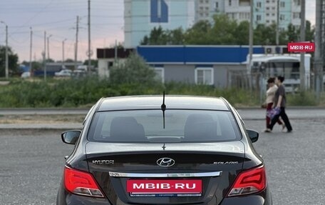 Hyundai Solaris II рестайлинг, 2015 год, 1 100 000 рублей, 2 фотография