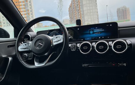 Mercedes-Benz A-Класс, 2018 год, 2 740 000 рублей, 20 фотография