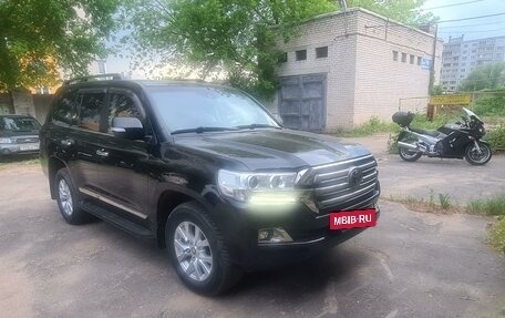 Toyota Land Cruiser 200, 2015 год, 6 800 000 рублей, 2 фотография