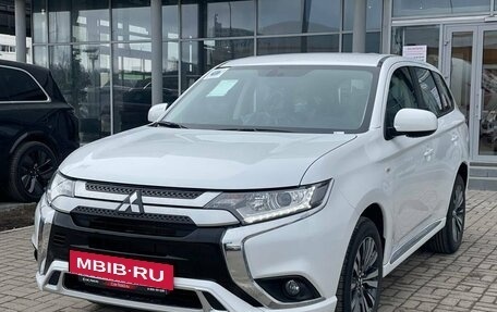 Mitsubishi Outlander III рестайлинг 3, 2022 год, 2 950 000 рублей, 2 фотография