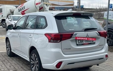 Mitsubishi Outlander III рестайлинг 3, 2022 год, 2 950 000 рублей, 7 фотография