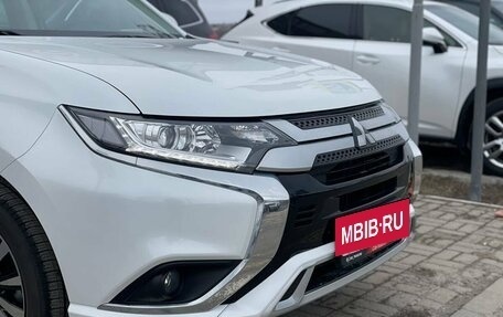 Mitsubishi Outlander III рестайлинг 3, 2022 год, 2 950 000 рублей, 12 фотография