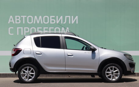 Renault Sandero II рестайлинг, 2015 год, 1 035 000 рублей, 2 фотография