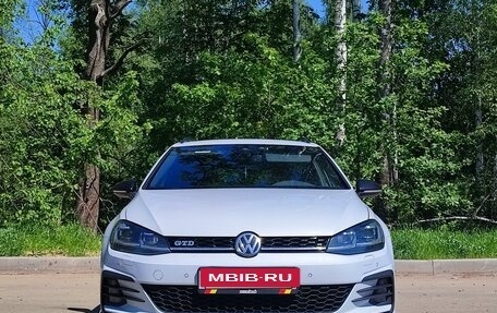 Volkswagen Golf VII, 2018 год, 2 425 000 рублей, 2 фотография