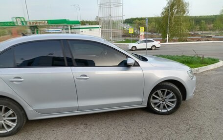 Volkswagen Jetta VI, 2013 год, 990 000 рублей, 3 фотография