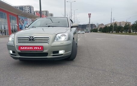 Toyota Avensis III рестайлинг, 2004 год, 1 100 000 рублей, 3 фотография