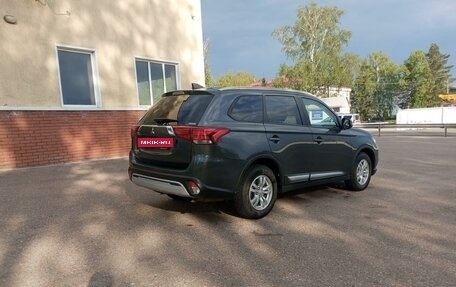 Mitsubishi Outlander III рестайлинг 3, 2021 год, 2 850 000 рублей, 6 фотография