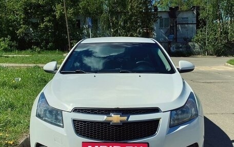 Chevrolet Cruze II, 2010 год, 700 000 рублей, 2 фотография