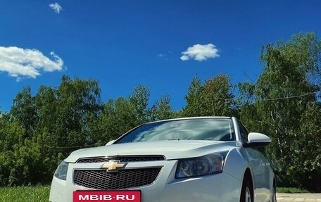 Chevrolet Cruze II, 2010 год, 700 000 рублей, 3 фотография