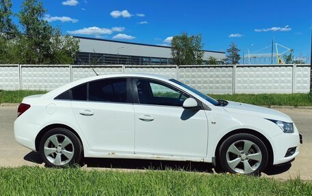 Chevrolet Cruze II, 2010 год, 700 000 рублей, 5 фотография