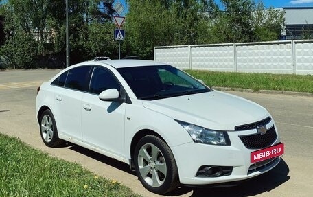 Chevrolet Cruze II, 2010 год, 700 000 рублей, 4 фотография