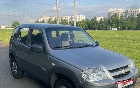 Chevrolet Niva I рестайлинг, 2013 год, 585 000 рублей, 2 фотография