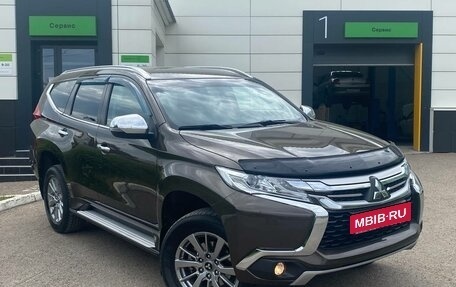 Mitsubishi Pajero Sport III рестайлинг, 2017 год, 2 800 000 рублей, 2 фотография