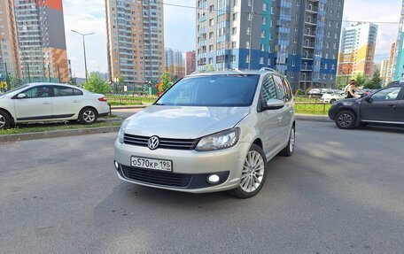 Volkswagen Touran III, 2012 год, 999 900 рублей, 4 фотография