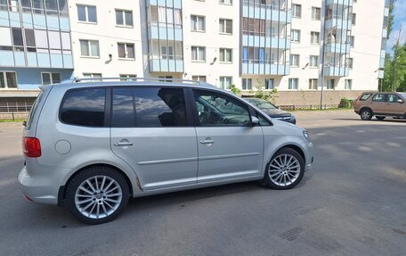 Volkswagen Touran III, 2012 год, 999 900 рублей, 6 фотография