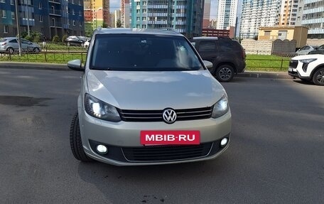 Volkswagen Touran III, 2012 год, 999 900 рублей, 3 фотография