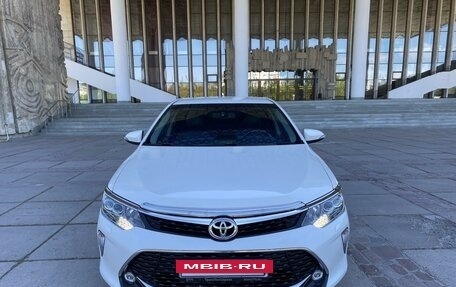 Toyota Camry, 2017 год, 2 350 000 рублей, 2 фотография