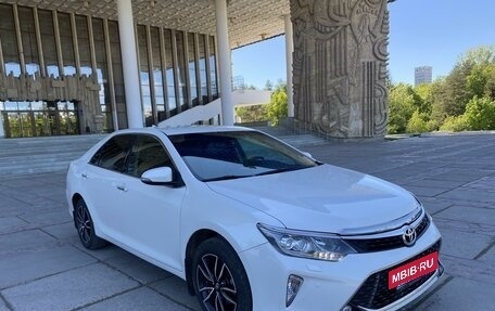 Toyota Camry, 2017 год, 2 350 000 рублей, 3 фотография