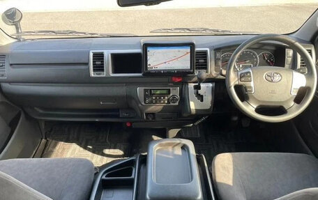 Toyota HiAce H200, 2020 год, 4 820 000 рублей, 7 фотография