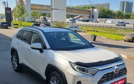 Toyota RAV4, 2021 год, 3 600 000 рублей, 2 фотография