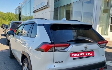 Toyota RAV4, 2021 год, 3 600 000 рублей, 5 фотография