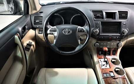 Toyota Highlander III, 2011 год, 2 049 000 рублей, 11 фотография