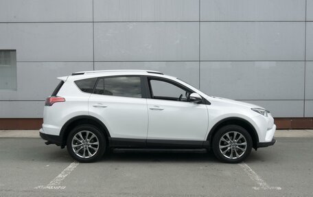 Toyota RAV4, 2018 год, 3 099 000 рублей, 5 фотография