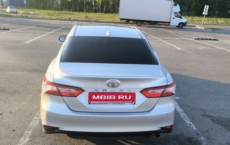 Toyota Camry, 2021 год, 2 900 000 рублей, 8 фотография