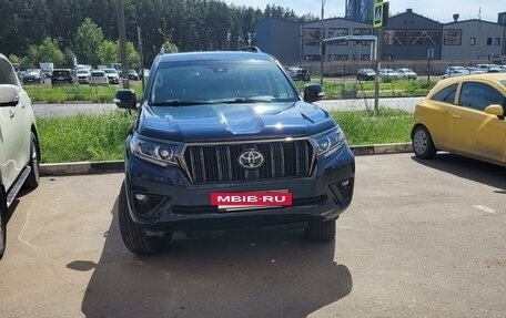 Toyota Land Cruiser Prado 150 рестайлинг 2, 2020 год, 7 500 000 рублей, 4 фотография