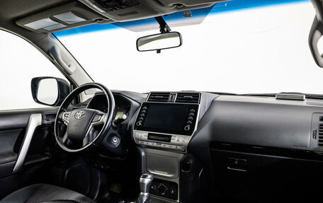 Toyota Land Cruiser Prado 150 рестайлинг 2, 2021 год, 6 297 000 рублей, 9 фотография