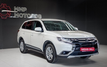 Mitsubishi Outlander III рестайлинг 3, 2016 год, 1 990 000 рублей, 3 фотография