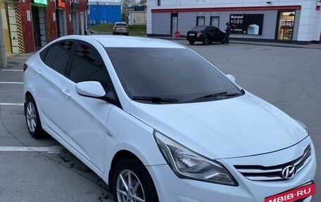 Hyundai Solaris II рестайлинг, 2015 год, 1 040 000 рублей, 2 фотография