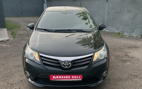 Toyota Avensis III рестайлинг, 2012 год, 1 100 000 рублей, 2 фотография