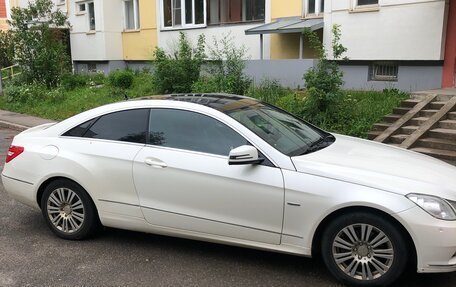 Mercedes-Benz E-Класс, 2011 год, 1 300 000 рублей, 2 фотография