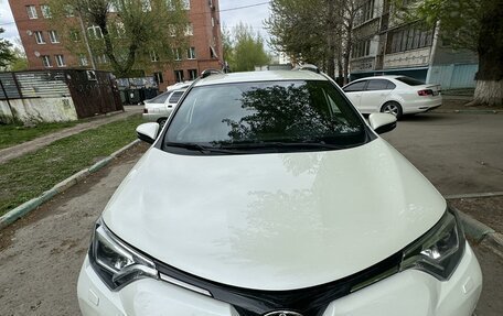 Toyota RAV4, 2017 год, 3 130 000 рублей, 2 фотография
