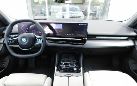 BMW 5 серия, 2023 год, 9 990 000 рублей, 9 фотография