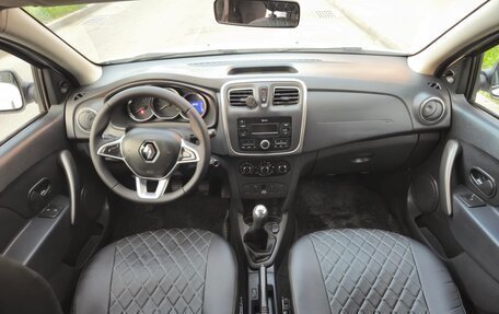Renault Logan II, 2018 год, 649 000 рублей, 10 фотография