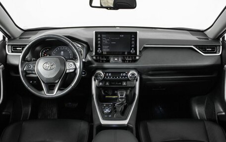 Toyota RAV4, 2019 год, 3 190 000 рублей, 15 фотография