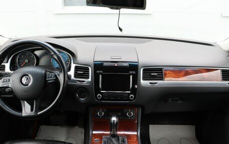 Volkswagen Touareg III, 2011 год, 1 899 000 рублей, 13 фотография